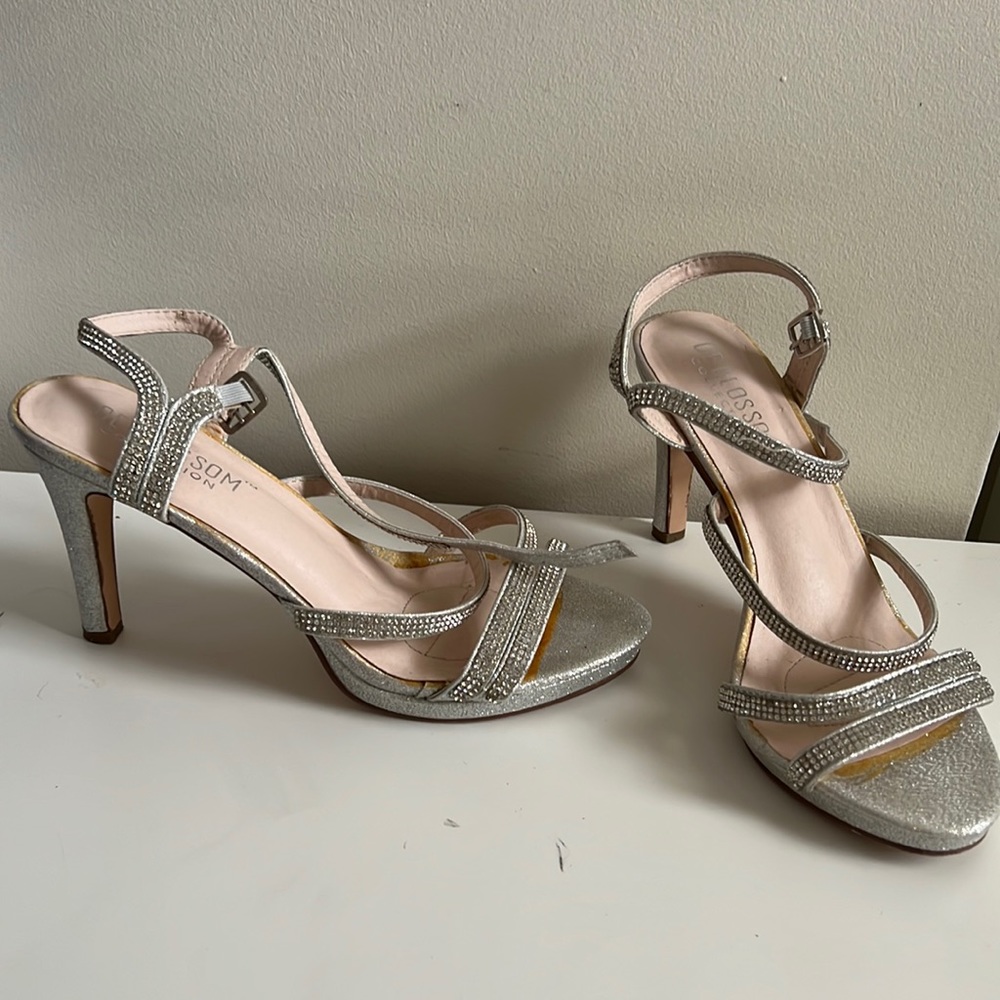 De Blossom Collection rhinestone sandal heels size 8.5